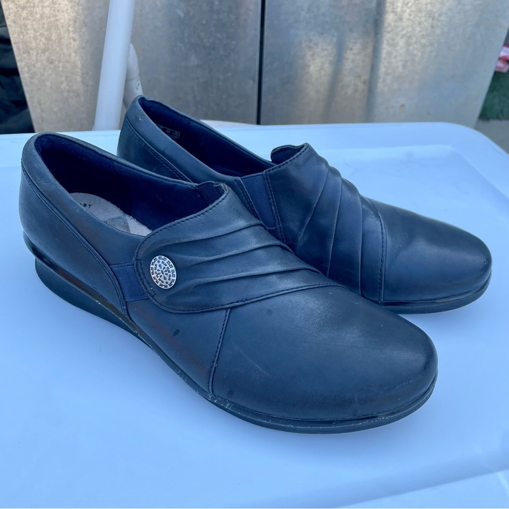 Clarks Womens Ashland Lane Slip-On Shoe black button details leather size 8